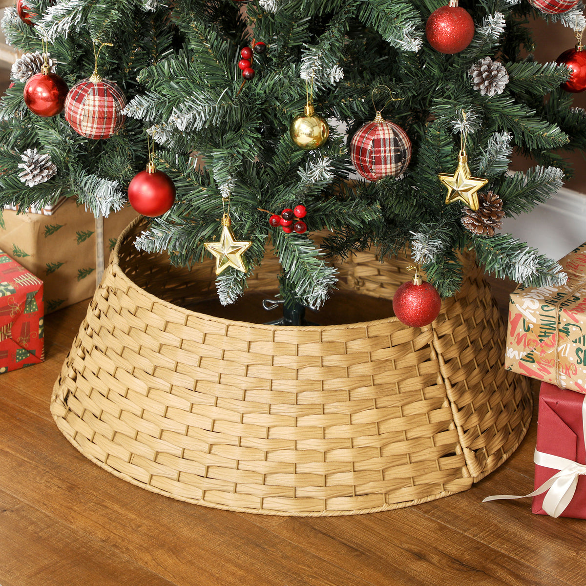 Woven rattan-look Christmas tree collar